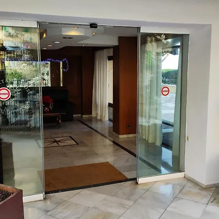 In First Line Apto 8-6