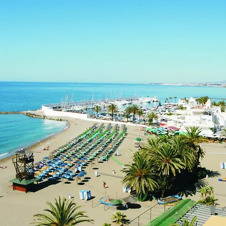 In First Line Apto 8-6 Apartment